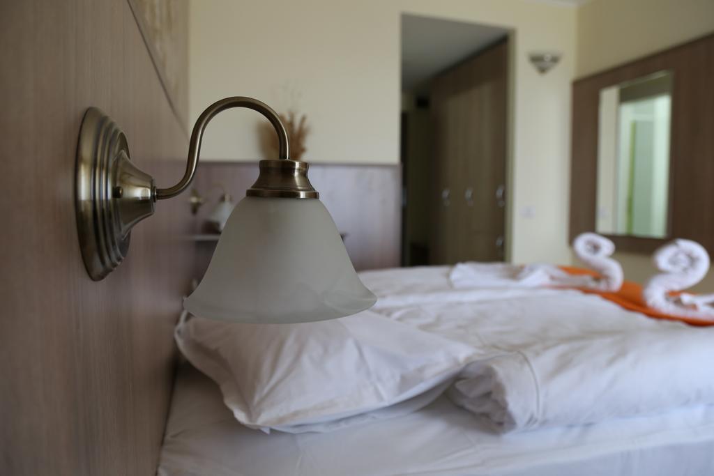 Hotel Piccadilly ママイア エクステリア 写真