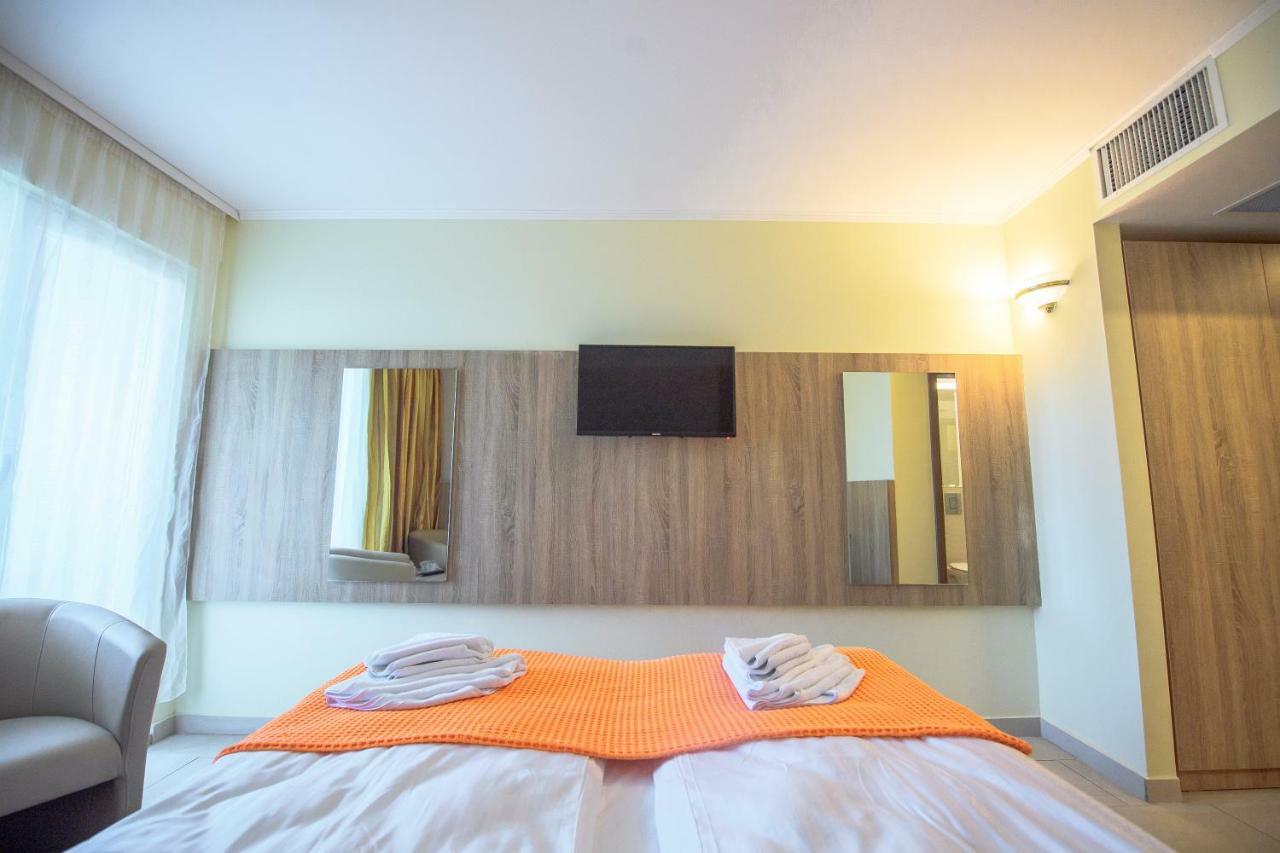 Hotel Piccadilly ママイア エクステリア 写真