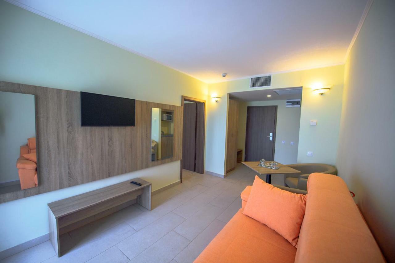 Hotel Piccadilly ママイア エクステリア 写真