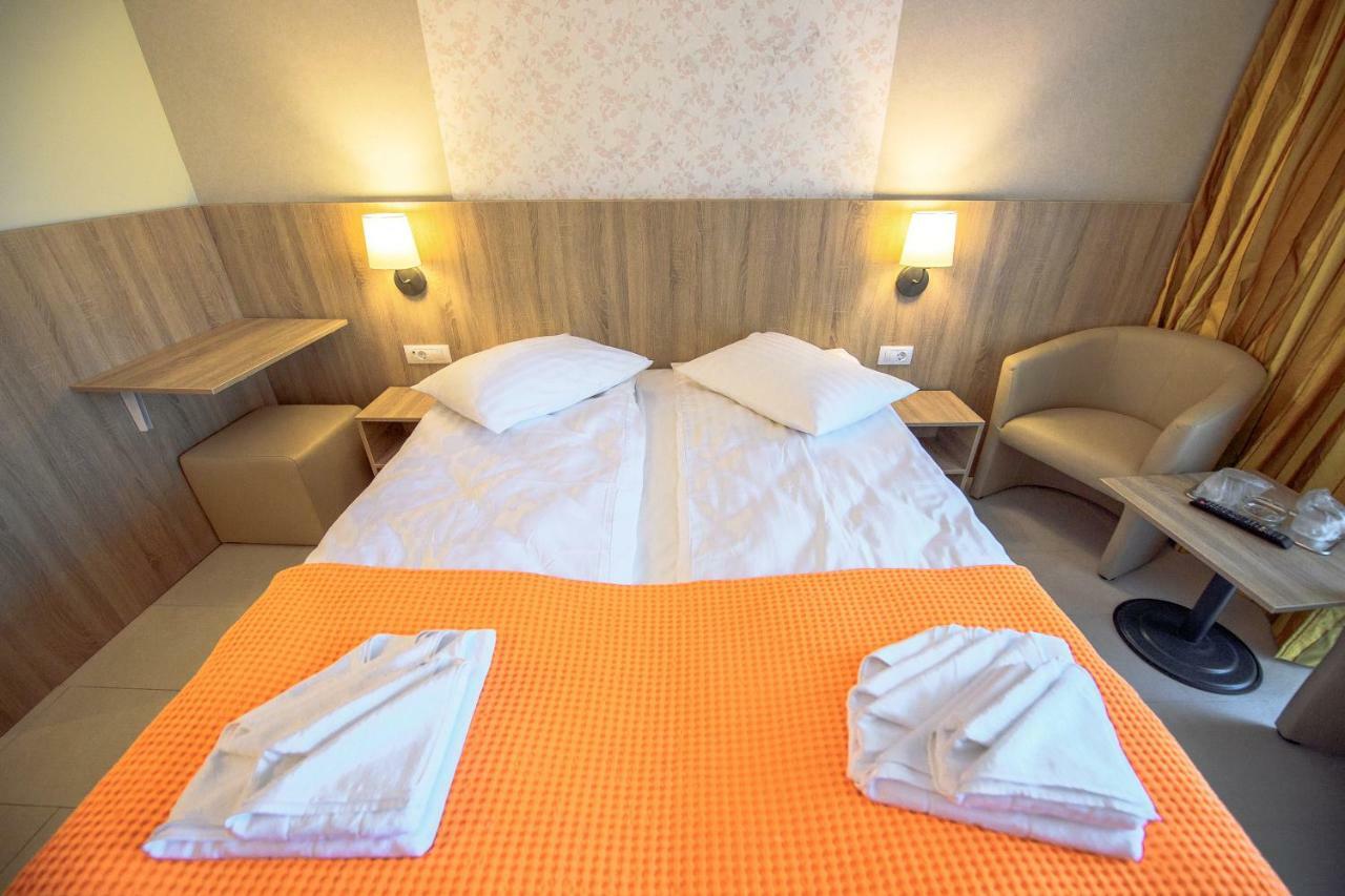 Hotel Piccadilly ママイア エクステリア 写真