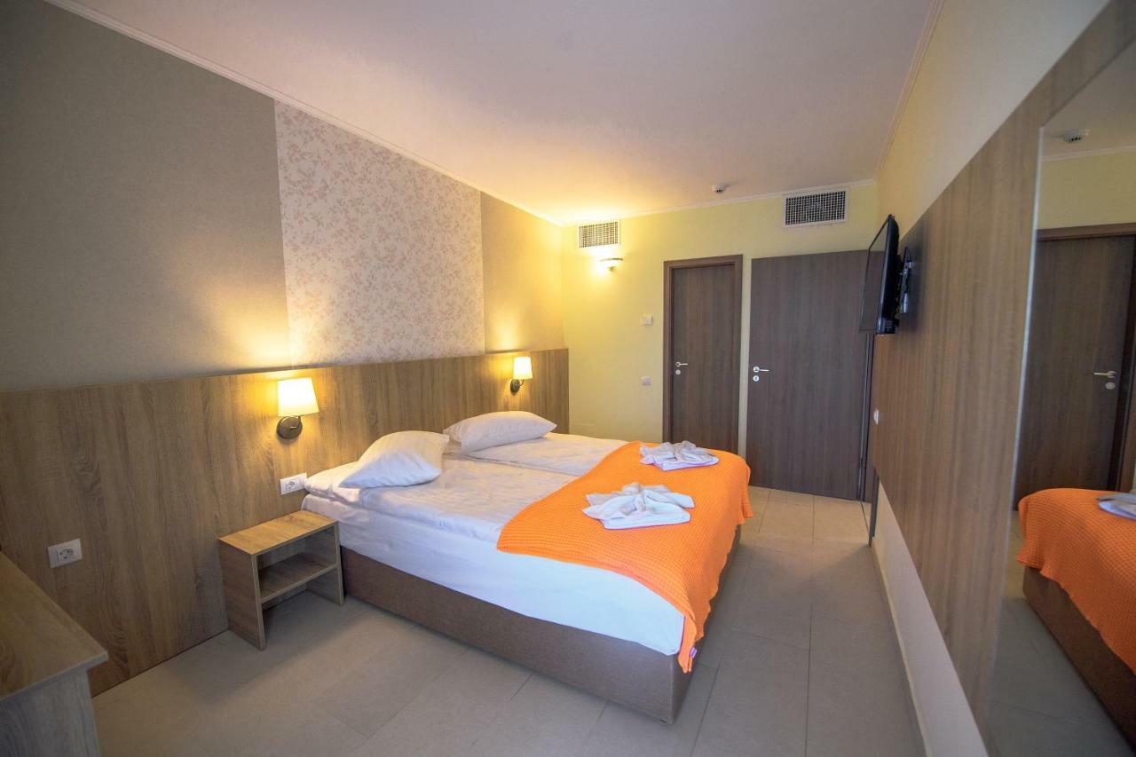 Hotel Piccadilly ママイア エクステリア 写真