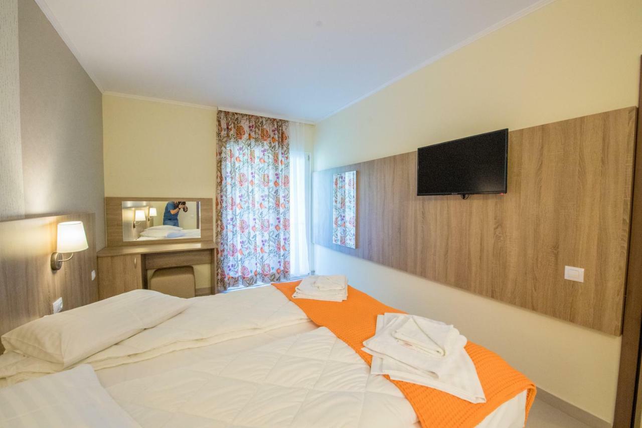 Hotel Piccadilly ママイア エクステリア 写真