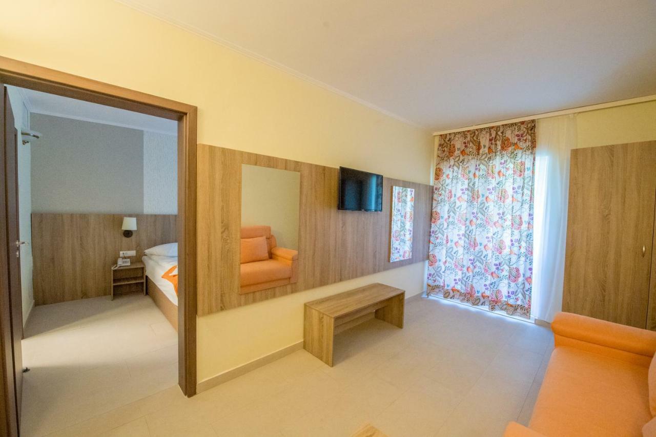 Hotel Piccadilly ママイア エクステリア 写真