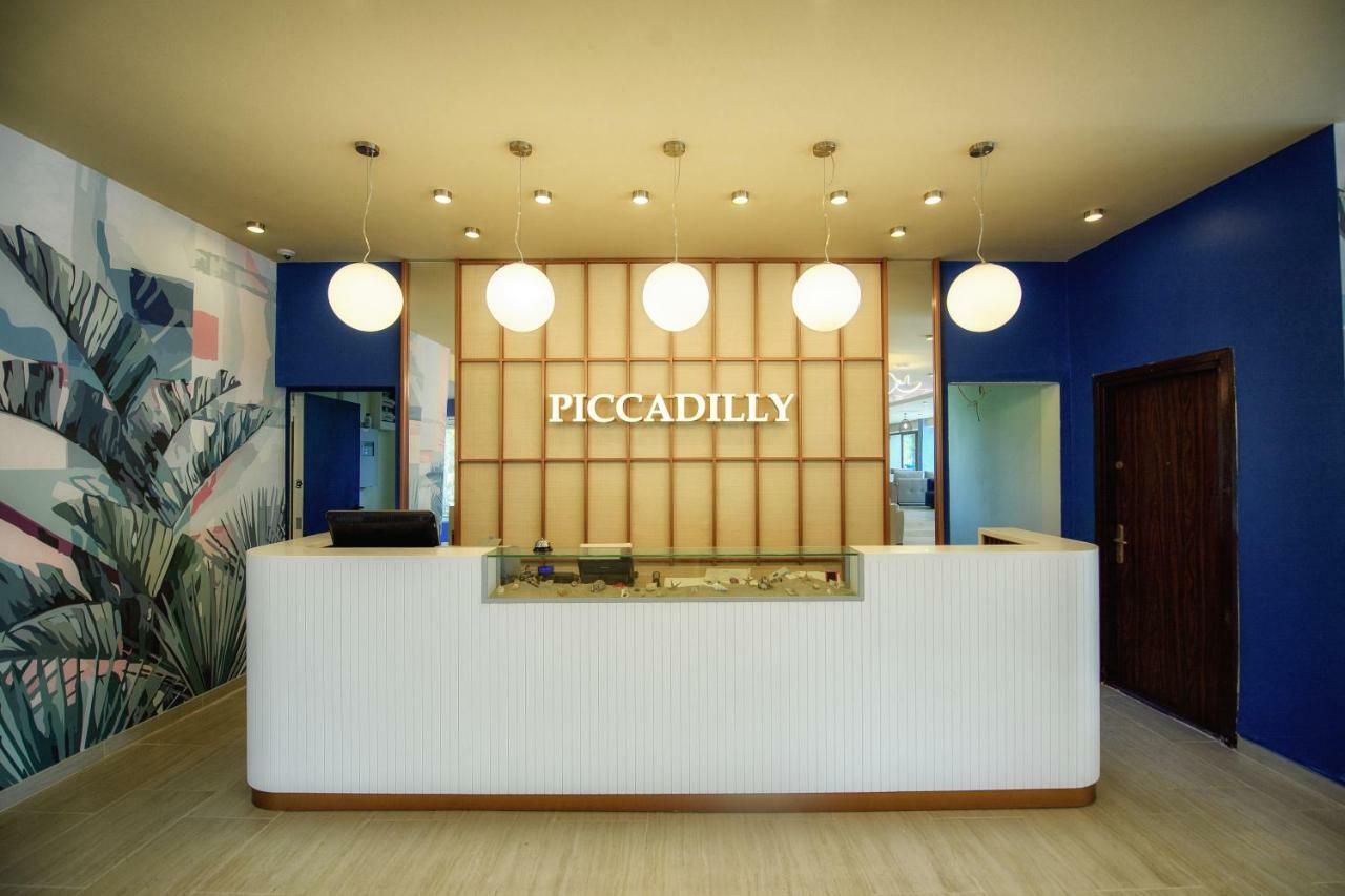 Hotel Piccadilly ママイア エクステリア 写真