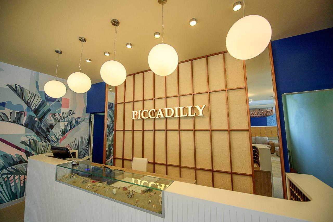 Hotel Piccadilly ママイア エクステリア 写真
